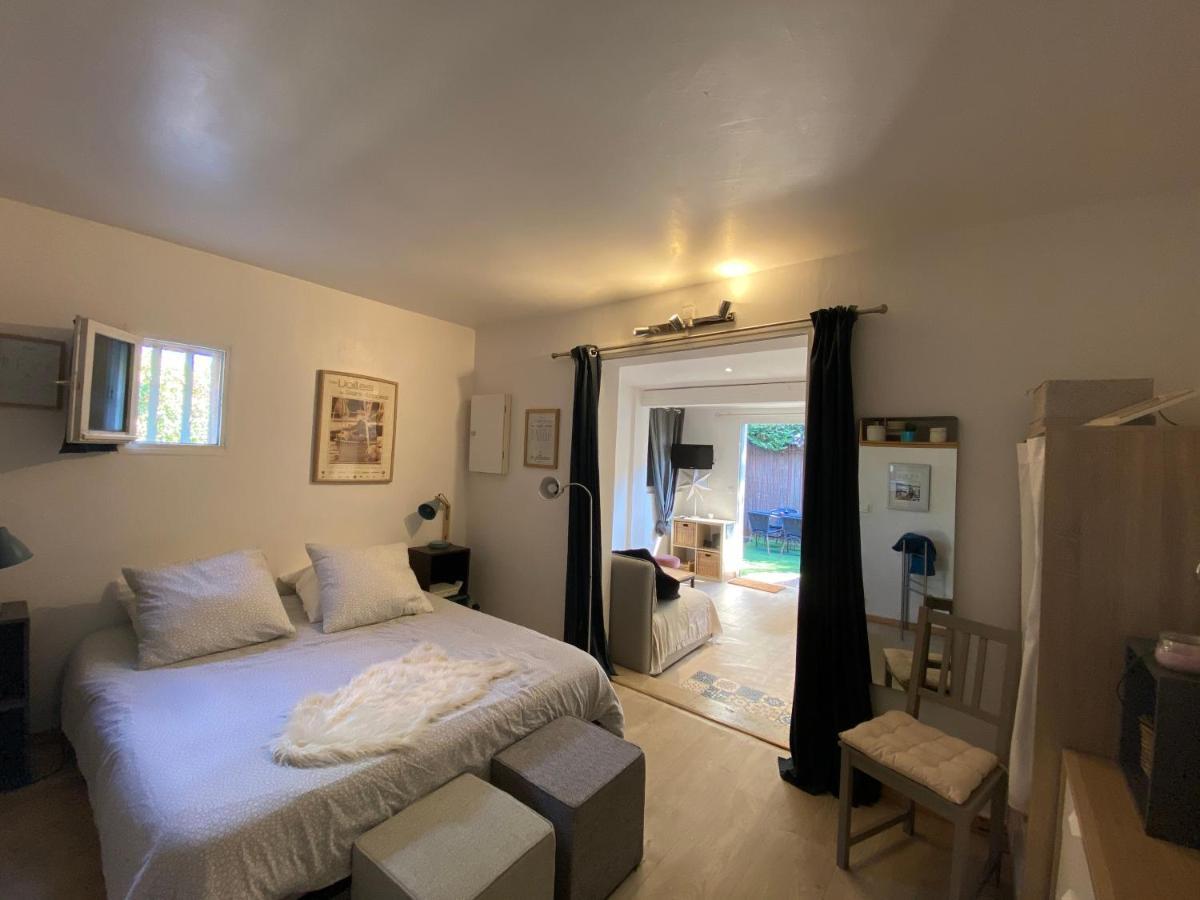 Agreable Studio Proche Sttropez Piscine Et Tennis Gassin Eksteriør billede