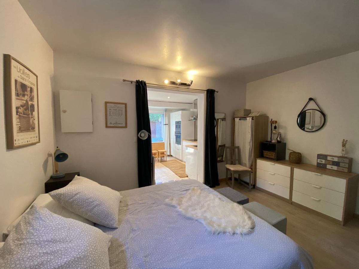 Agreable Studio Proche Sttropez Piscine Et Tennis Gassin Eksteriør billede