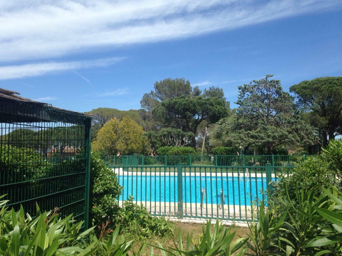 Agreable Studio Proche Sttropez Piscine Et Tennis Gassin Eksteriør billede